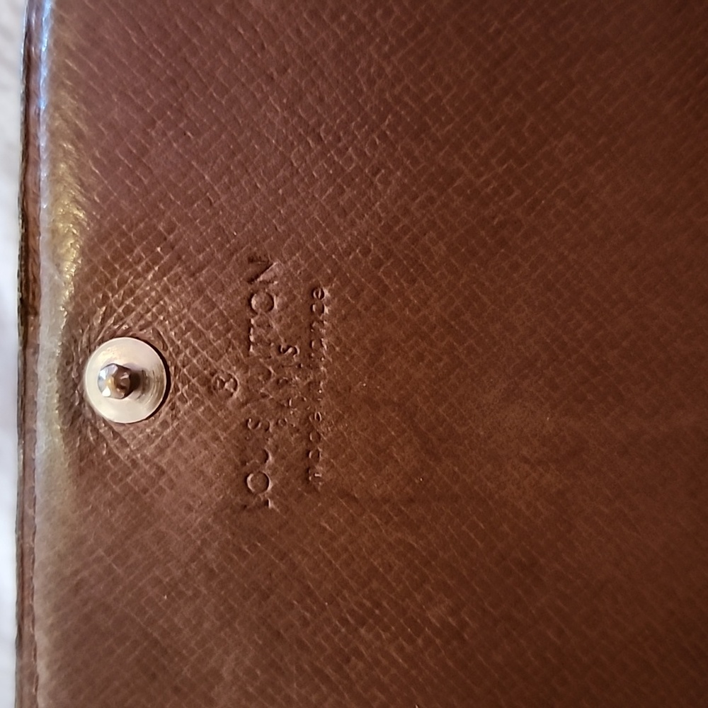 LV Compact Wallet - Picture 8 of 9